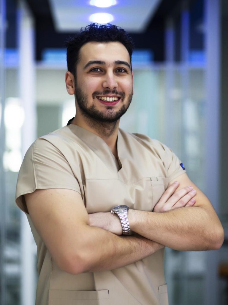 Mehmet Can Özbülüç - Estetik Diş Hekimi