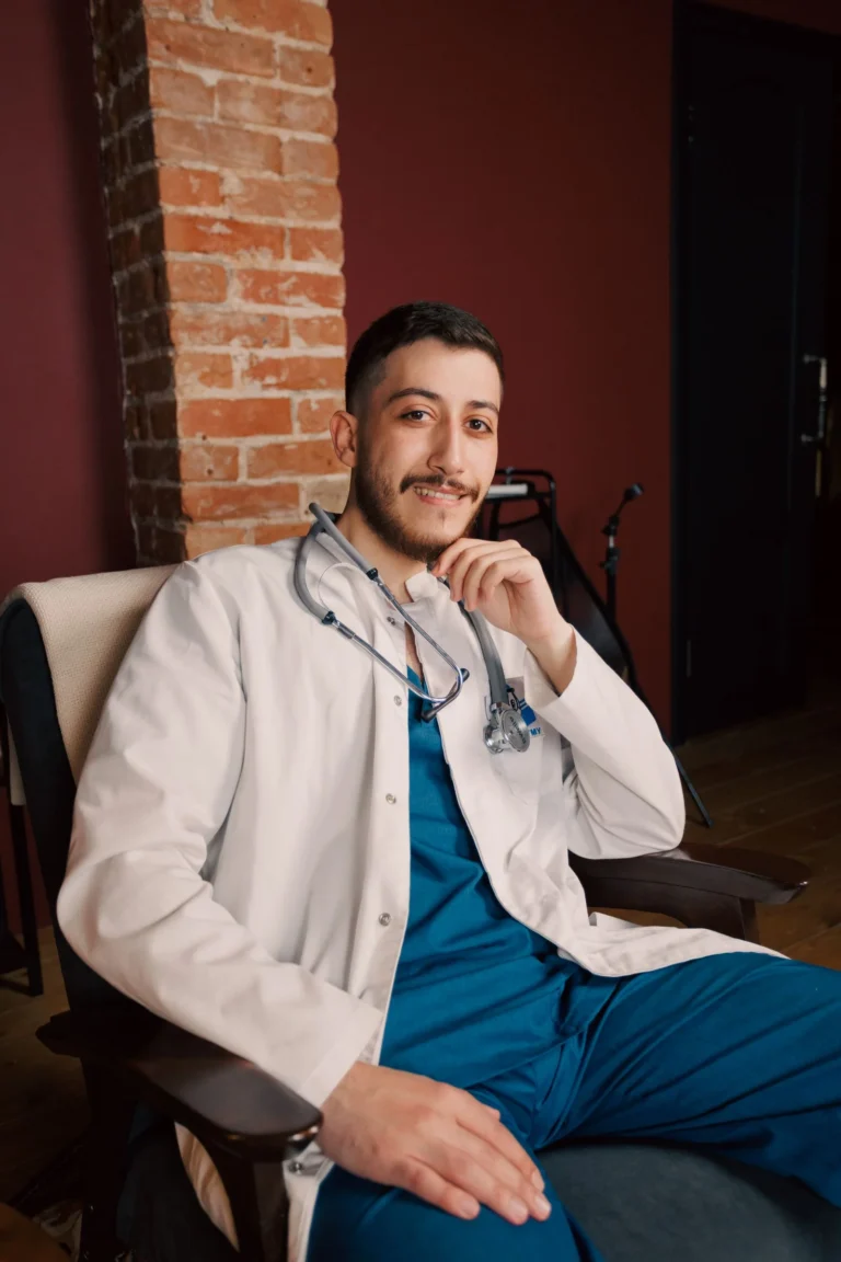 Should you get veneers or implants explained by a dentist comparing both options